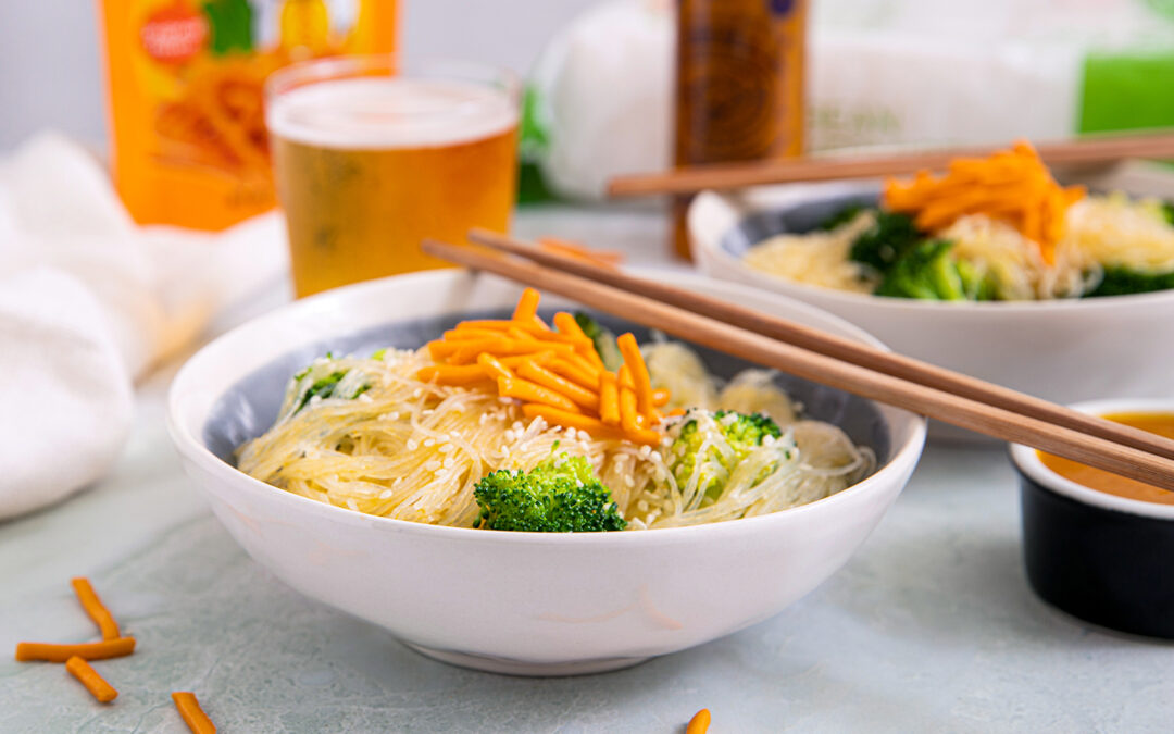 Sriracha Vermicelli Noodles with Broccoli and crackers